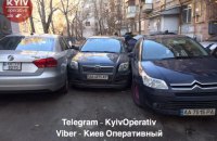 В центре Киева водитель столкнулся с двумя автомобилями, уходя от погони полиции
