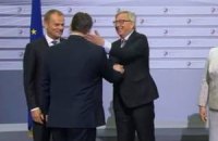 Юнкер назвал Орбана диктатором и отвесил пощечину