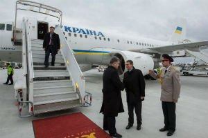 Порошенко прибыл во Францию