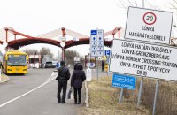 ​На кордоні України з Угорщиною утворилися черги з вантажівок 