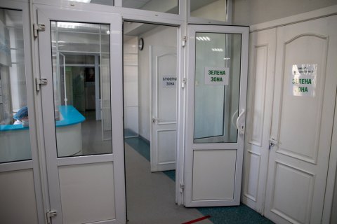 На ковід за добу захворіло на 5,6 тис. менше українців, ніж одужало