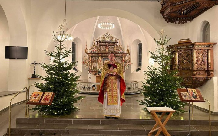Священник ПЦУ вперше помолився з українською громадою в Данії