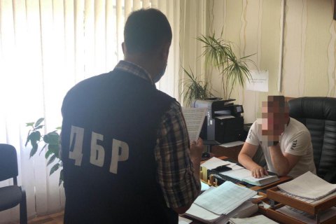 Експрикордоннику оголосили підозру в незаконному пропуску Порошенка на Мальдіви