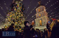 В Киеве зажгли огни на главной елке страны