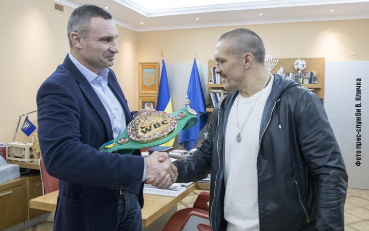 Усик повідомив скільки піде на армію від гонорару за бій з Джошуа