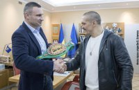 Усик повідомив скільки піде на армію від гонорару за бій з Джошуа
