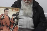 В Мариуполе пенсионер расклеивал плакаты с Януковичем в образе красногвардейца