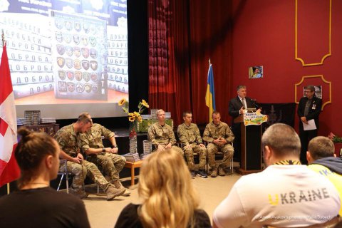 В Канаде презентовали украинское и английское издание книги о добробатах 