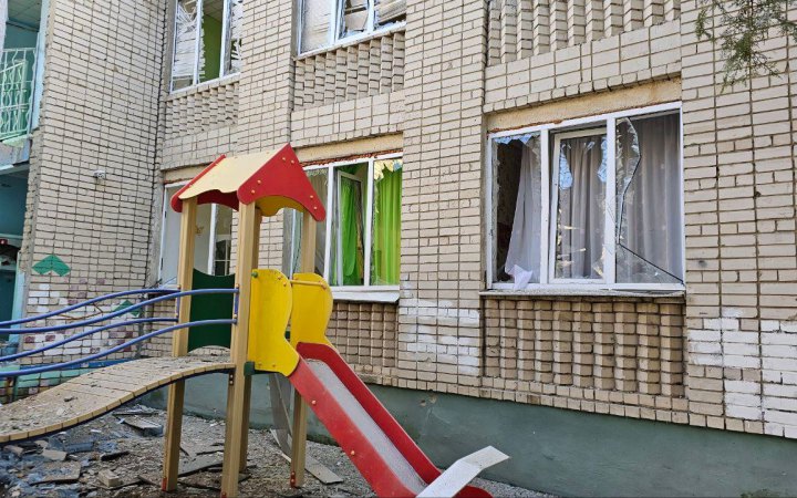 ​Минулої доби росіяни випустили 490 снарядів по Херсонщині: поцілили у дитсадок, кінотеатр, притулок для тварин та підприємства