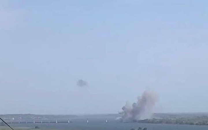Хлань повідомив про нові влучання в Антонівський міст та окупантів Чорнобаївки, у Херсоні лунали вибухи