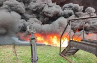 Російські війська знову обстріляли  Лисичанський нафтопереробний і гатять по житлових кварталах