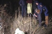 У Києві чоловік закопав у лісосмузі свою співмешканку, яка померла від пневмонії