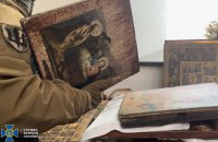 Литовському дипломату повернули ікони, які росіяни викрали з його резиденції у Херсоні