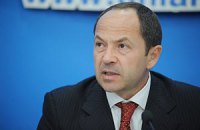 Тигипко: четверть зарплат выплачивается "в конвертах"