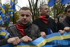 "Свободовцы" прошлись по Харькову с факелами против "чужаков"