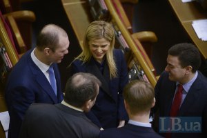 Депутаты отказались от работы и продолжают активно праздновать