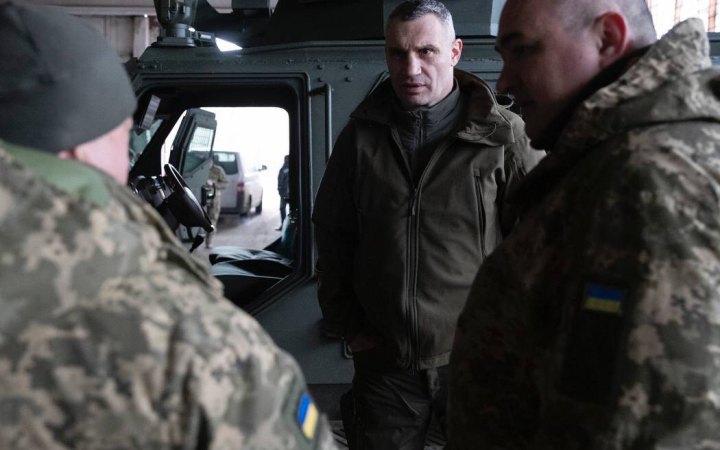 Кличко передав захисникам на Донбасі необхідну техніку та спорядження