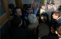 В Черкассах пенсионеры штурмовали горсовет из-за отмены льгот