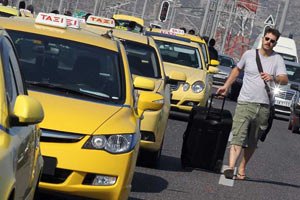 В Греции бастуют таксисты, учителя, медики и мусорщики