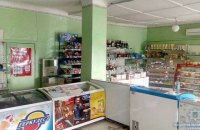 Мужчина в балаклаве с автоматом ограбил сельский магазин в Донецкой области