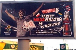 Coca-Cola перепутала цвета флага Украины на плакатах к Евро-2012