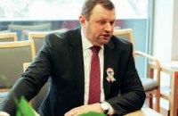 Посольство Венгрии и Красный Крест передали детям переселенцев школьные принадлежности 