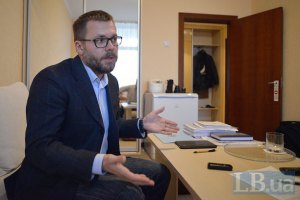 Нардеп-миллионер объяснил Найему, как выжить на депутатскую зарплату: самому варить себе кашу