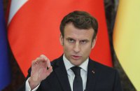 Макрон хочет полностью прекратить экспорт угля и нефти из России в ЕС после военных преступлений в Буче