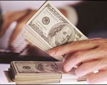 Рассчитываться за газ рублями Украине выгоднее, чем долларами, - мнение