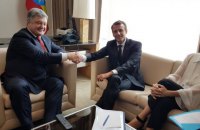 Порошенко обсудил с Макроном дальнейшую работу в "нормандском формате"