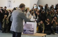 У Сербії тривають дострокові парламентські вибори, попередні дані свідчать про рекордно високу явку (оновлено)