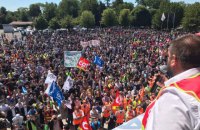 Жители французского городка устроили масштабный протест против сокращений в Renault