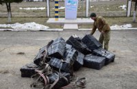 Через границу с Румынией на носилках пытались перенести 146 ящиков сигарет стоимостью 2,5 млн грн