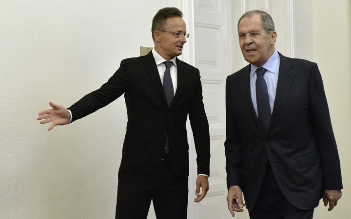 ЗМІ опублікували нові стенограми розмов Сіярто з Лавровим: координували позиції щодо санкцій, енергетики та вступу України в ЄС 