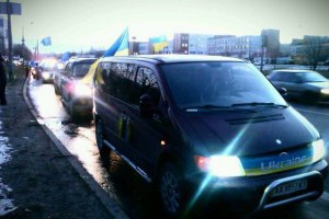 Автомобилисты отправляются в аэропорты встречать Януковича