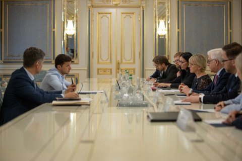 Зеленський запевнив, що Україна буде продовжувати рухатися в Євросоюз і НАТО