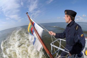 У берегов Литвы начались учения стран НАТО, в Средиземном море - России и Китая