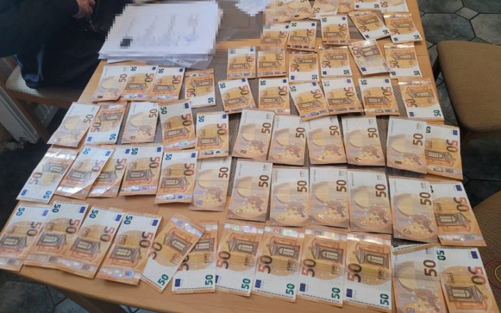Адвокатку та водія судитимуть за організацію переправлення призовників через кордон