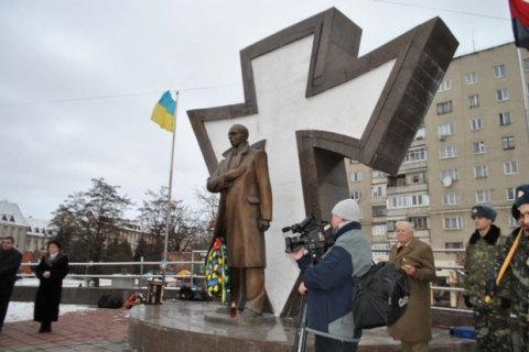 Ровно объявило конкурс на проект памятника Бандере