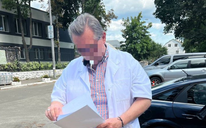 У Києві голову ВЛК Подільського району підозрюють у підробленні довідок для виїзду військовозобов’язаних за кордон
