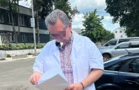 У Києві голову ВЛК Подільського району підозрюють у підробленні довідок для виїзду військовозобов’язаних за кордон