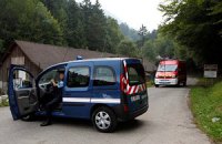 У французского озера найдена девочка, выжившая после убийства родителей