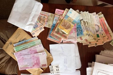 В ходе обысков в Фонд по потере трудоспособности изъяли 2,6 млн гривен