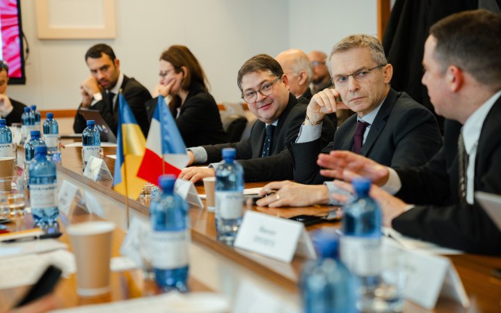 В Україні перед візитом Еммануеля Макрона перебуває спецуповноважений президента Франції з питань відновлення