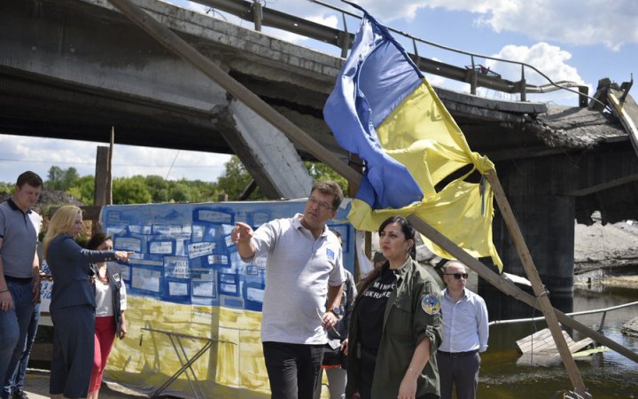 Єврокомісар вражений звірствами росіян в Ірпені, ЄС виділить додаткові 205 млн євро на підтримку України