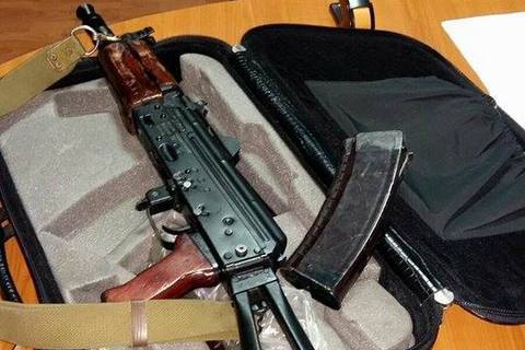 У Київській області затримали двох поліцейських, які торгували зброєю
