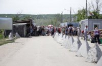 Глава МИД Литвы впечатлен очередями на КПВВ в Станице Луганской