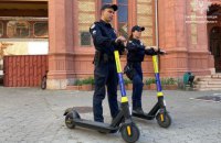 На Закарпатье запустили первый полицейский патруль на электросамокатах