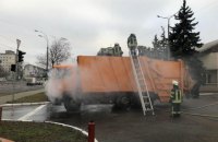 В Киеве горящий мусоровоз сам приехал к пожарным
