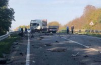 Масштабна ДТП біля Львова перекрила рух трасою Київ - Чоп